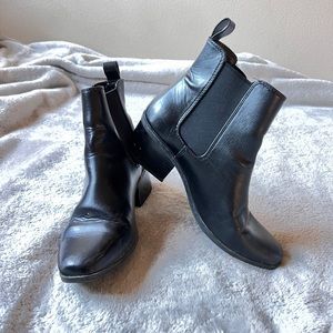 Very well loved boots. black and size 7.